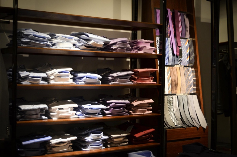 ecommerce-ROQUEBRUNE SUR ARGENS-min_shirts_exhibition_shop_shopping_shelf_buy_business_clothing-940715